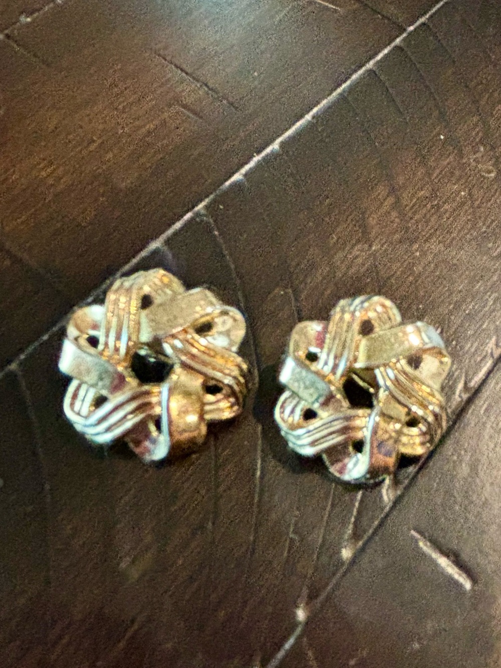 Vintage Trifari Gold Tone Knot/Floral Clip-On Earrings